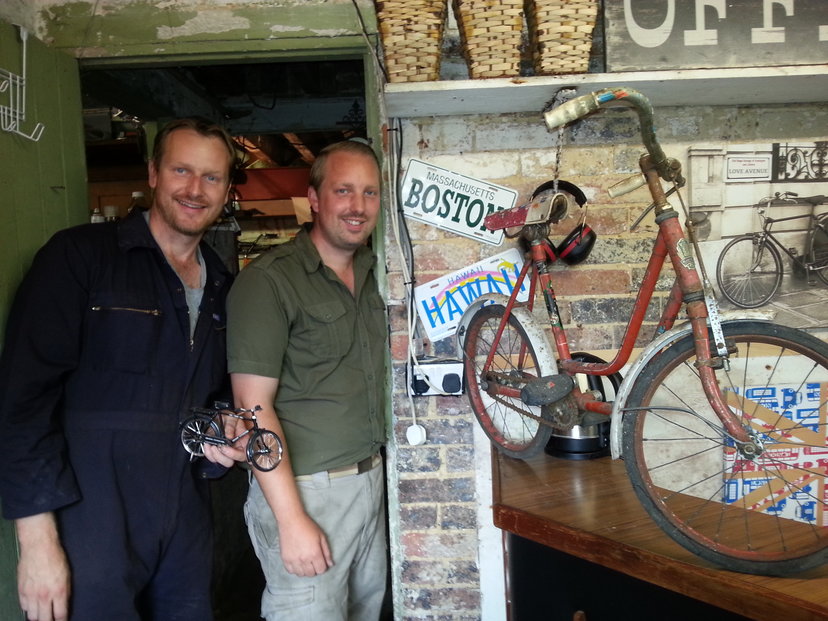 Noel (l) and Steve showing off a 1950s kids bike with the original equipment intact.